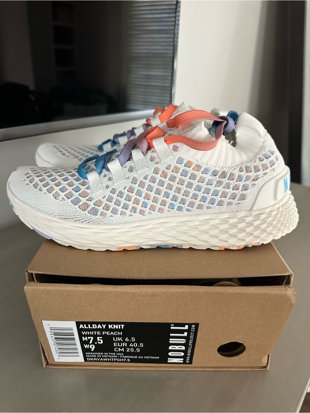 NOBULL Allday Knit trainers - White peach NIB W9/M7.5